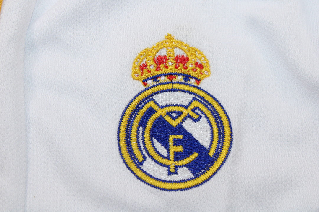 Kit de niño Real Madrid local 23/24