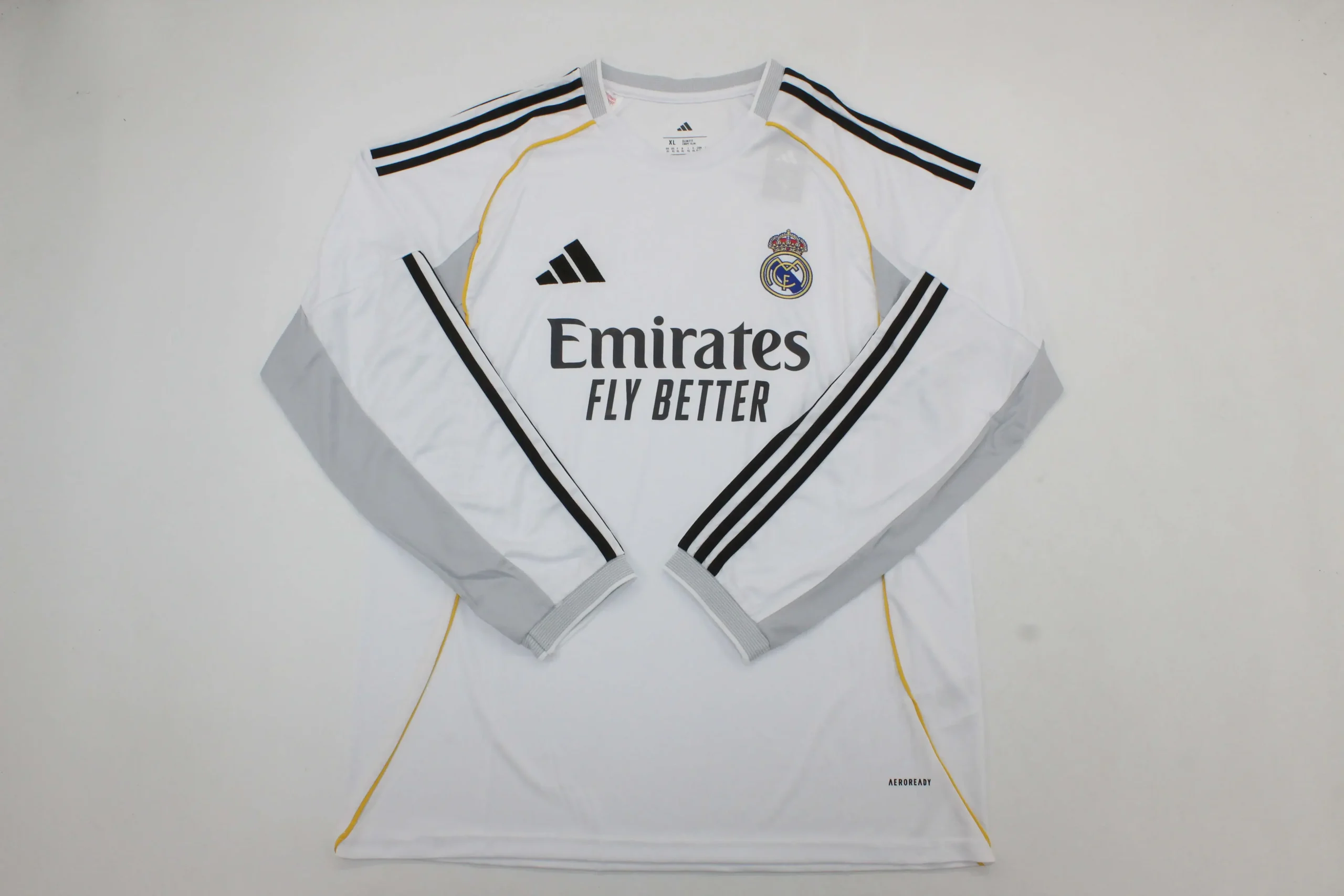 26-LaLiga-Real-Madrid-local-manga-larga-portada.webp Real Madrid local 25/26 manga larga - Imagen 1