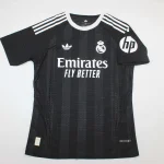 Real Madrid portero color negro 25/26 versión jugador