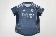 Kit de niño Real Madrid visitante versión jugador 25/26 - Imagen 12