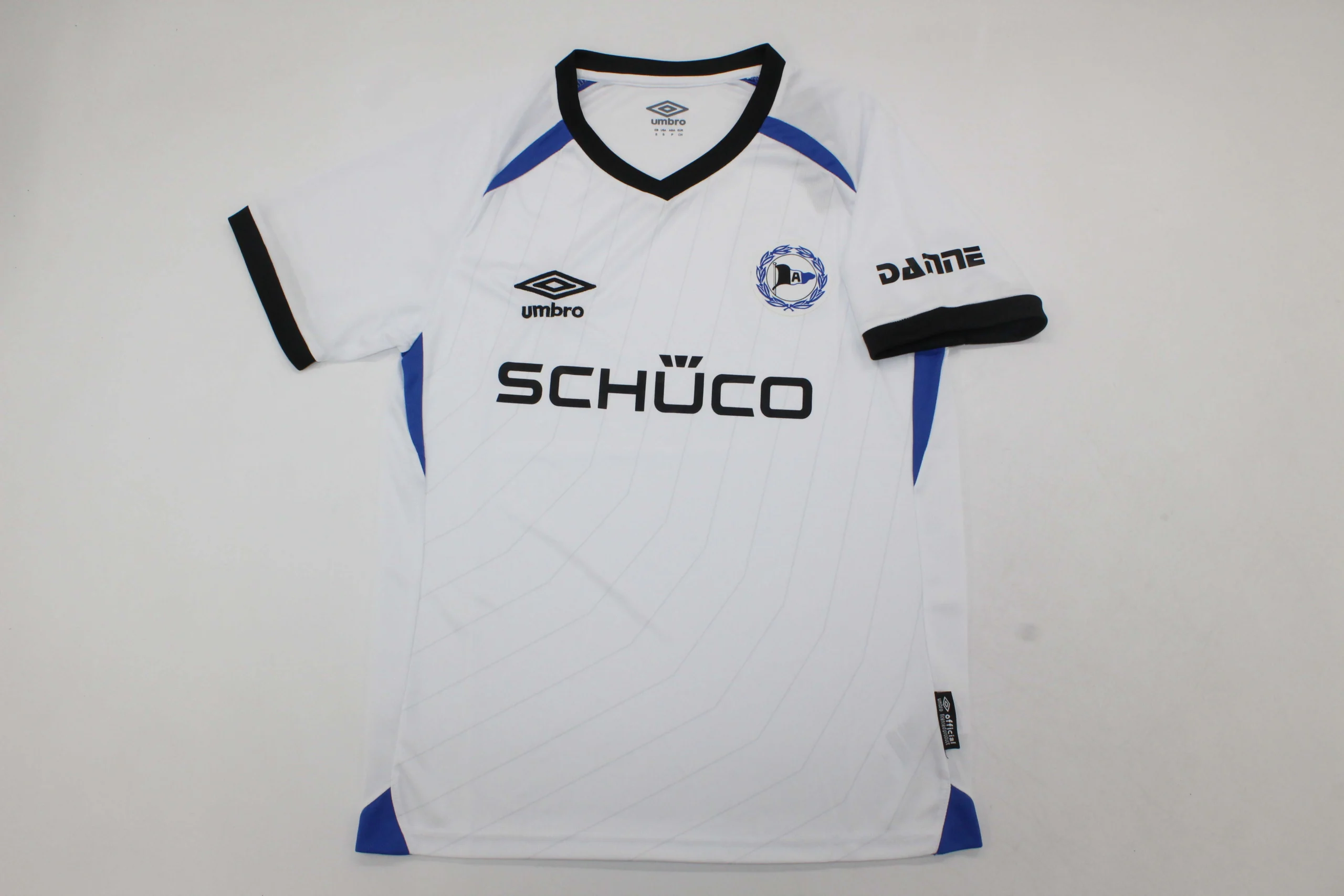 Clubes26-Bielefeld-visitante-portada Bielefeld visitante 25/26 - Imagen 1