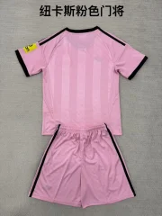 Kit de niño Newcastle United portero color rosa 25/26 - Imagen 2