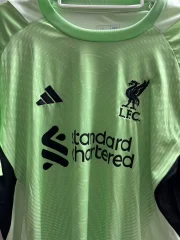 Liverpool portero color verde 25/26 - Imagen 2