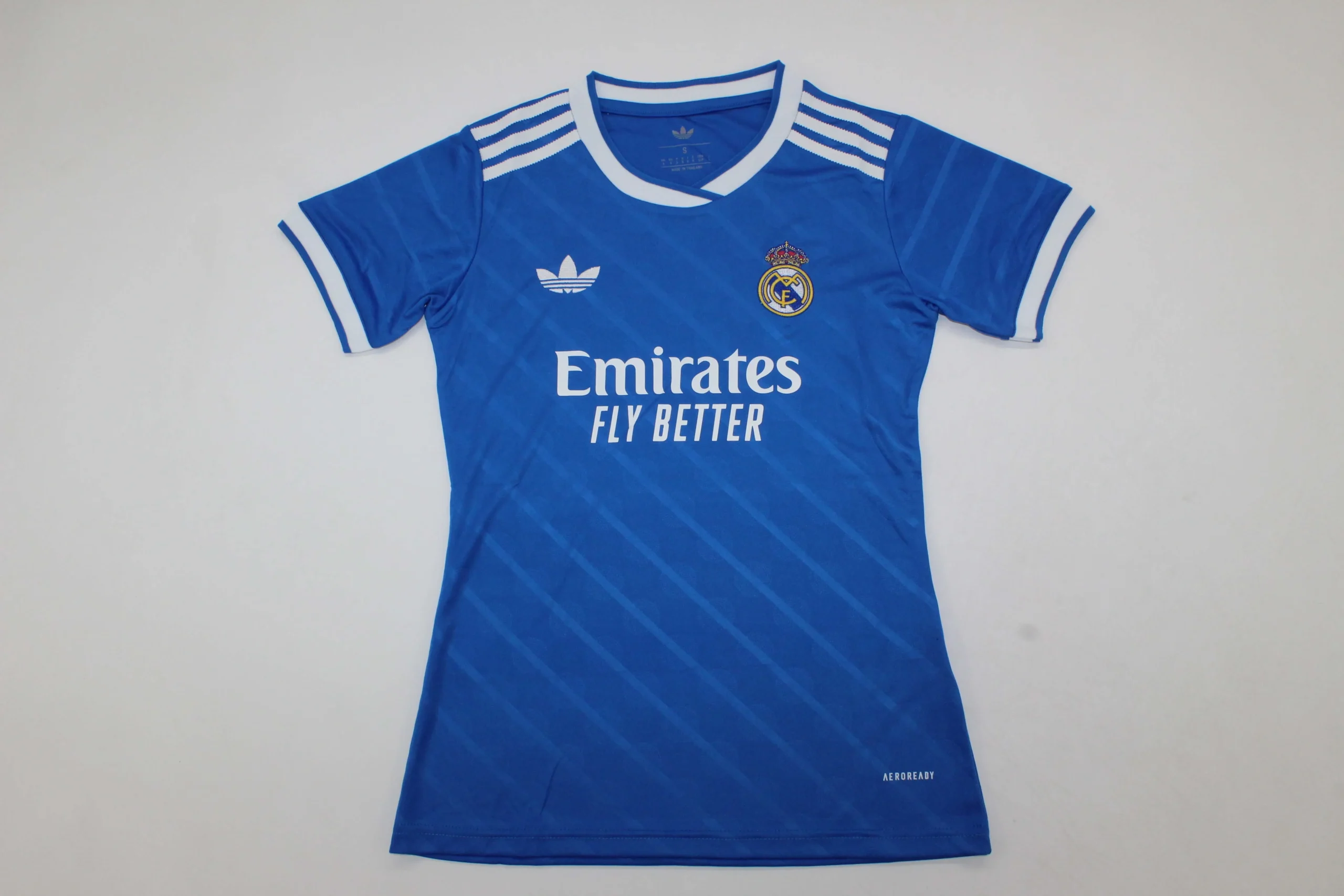 Clubes26-RealMadrid-alternativa-femenina-portada Real Madrid alternativa 25/26 versión femenina - Imagen 1