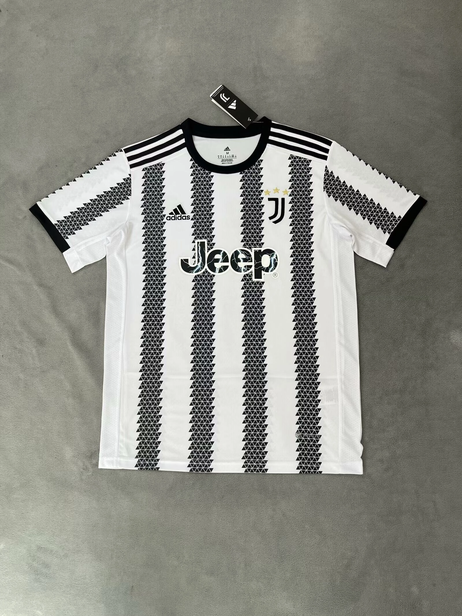 Retro-Clubes-Juventus-22-23-portada Juventus retro 22/23 - Imagen 1