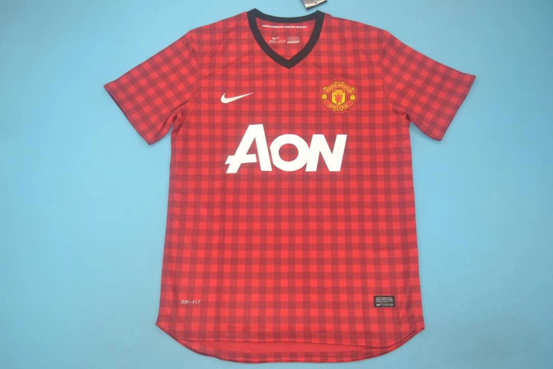 Retro-Clubes-Manchester-United-12-13-local-portada Manchester United retro 12/13 - Imagen 1