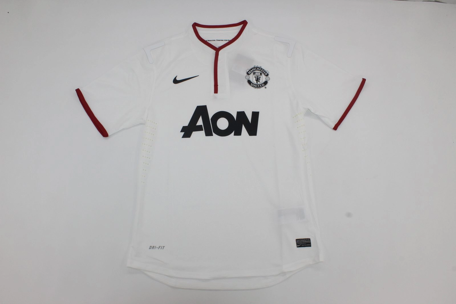 Retro-Clubes-Manchester-United-13-14-version-jugador-portada Manchester United retro 13/14 visitante versión jugador - Imagen 1