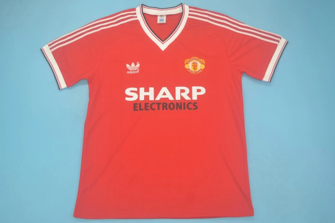 Retro-Clubes-Manchester-United-82-83-local-portada Manchester United retro 82/83 local - Imagen 1