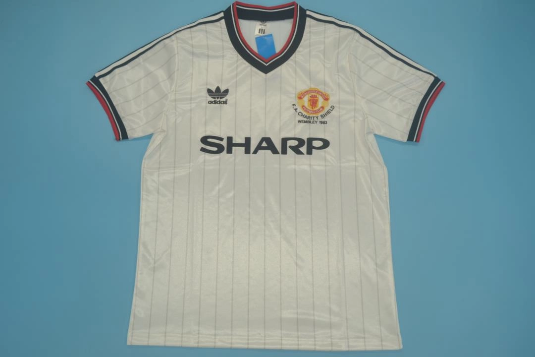 Retro-Clubes-Manchester-United-83-84-visitante-portada Manchester United retro 83/84 visitante - Imagen 1