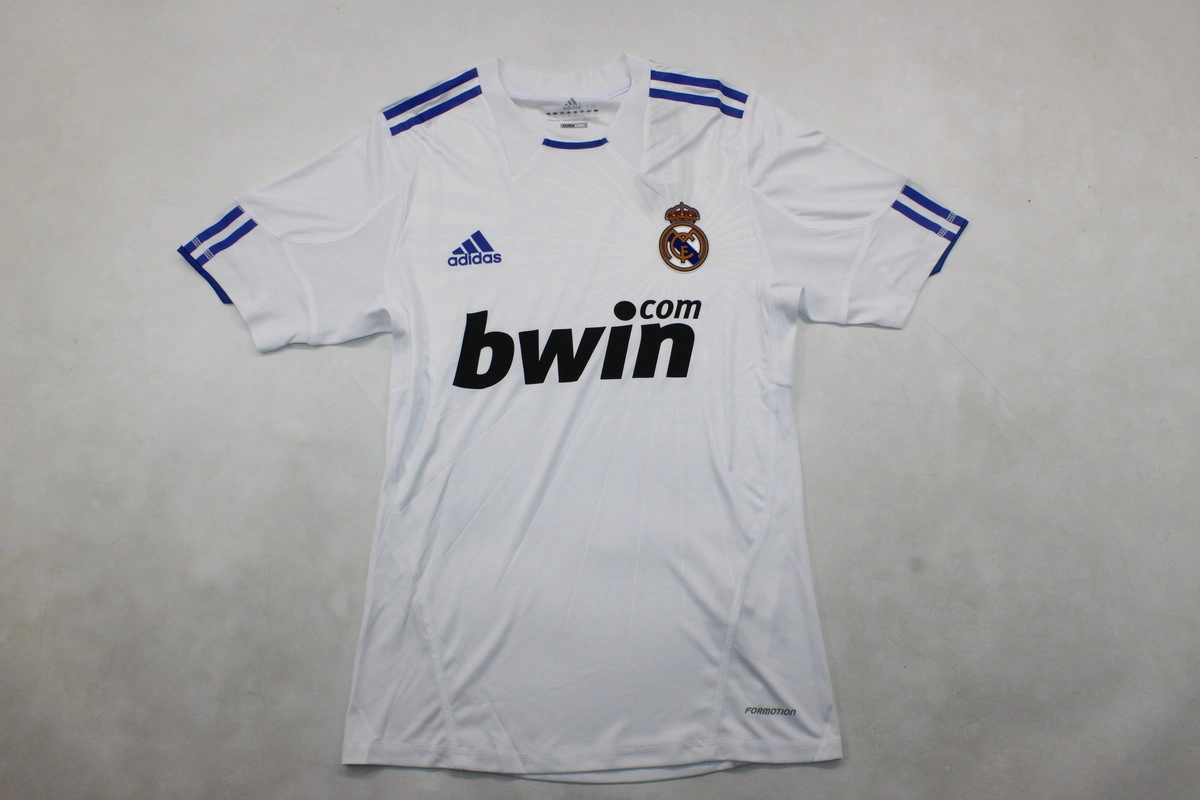 Retro-Clubes-Real-Madrid-10-11-local-version-jugador-portada Real Madrid retro 10/11 local version jugador - Imagen 1