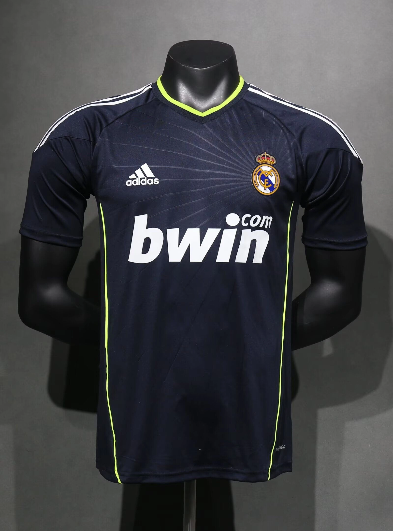 Retro-Clubes-Real-Madrid-10-11-visitante-version-jugador-portada Real Madrid retro 10/11 visitante version jugador - Imagen 1