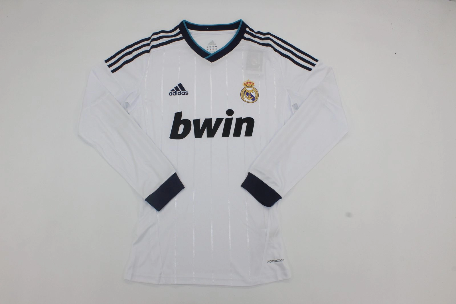 Retro-Clubes-Real-Madrid-12-13-manga-larga-local-version-jugador-portada Real Madrid retro manga larga 12/13 local versión jugador - Imagen 1