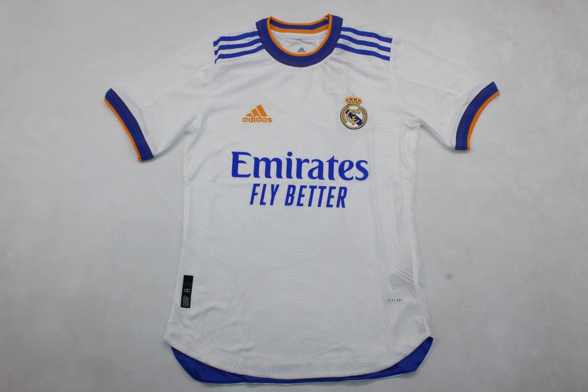 Retro-Clubes-Real-Madrid-21-22-local-version-jugador-portada Real Madrid retro 21/22 local version jugador - Imagen 1