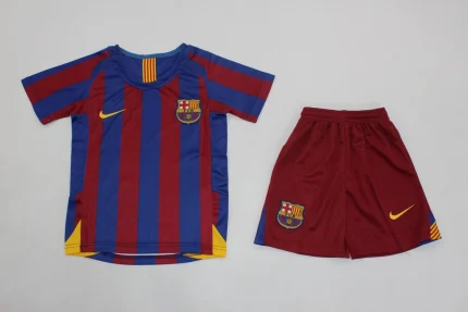 Kit de niño Barcelona retro 05/06 local