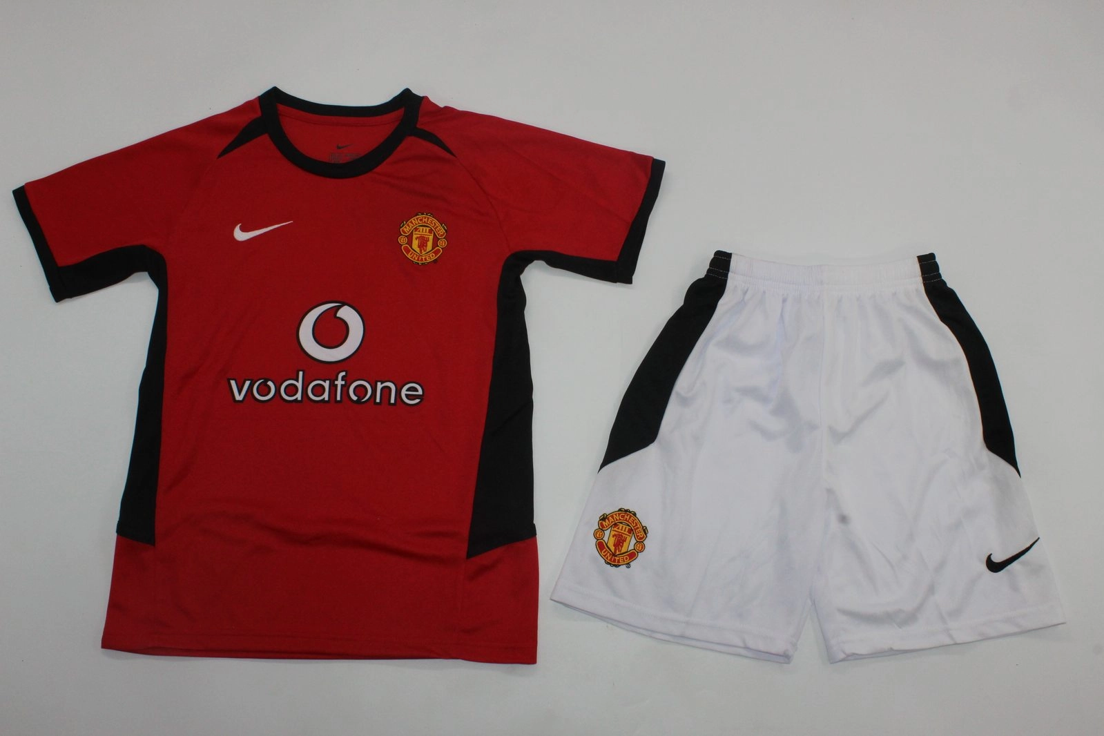 Retro-Kit-de-Niño-Manchester-United-02-04-portada Kit de niño Manchester United retro 02/04 local - Imagen 1