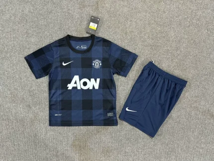 Kit de niño Manchester United retro 13/14