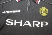 Kit de niño Manchester United retro 98/99 alternativa - Imagen 17