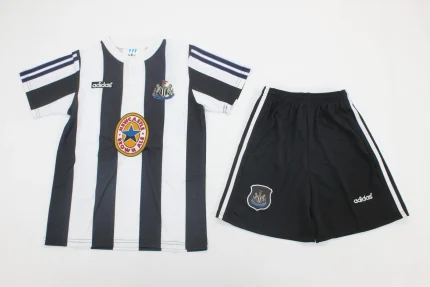 Kit de niño Newcastle United retro 96/97