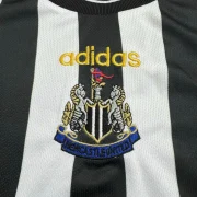 Kit de niño Newcastle United retro 97/99 - Imagen 3