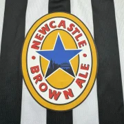 Kit de niño Newcastle United retro 97/99 - Imagen 4