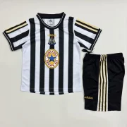 Kit de niño Newcastle United retro 97/99