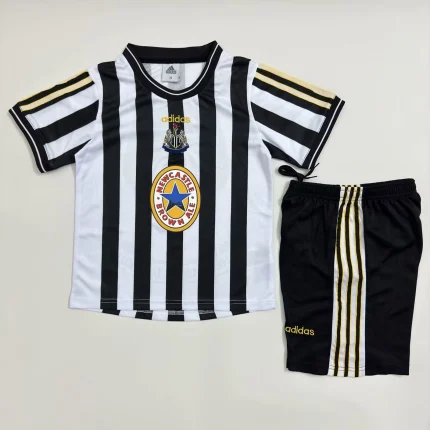 Kit de niño Newcastle United retro 97/99