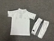 Kit de niño Real Madrid retro 03/04 local - Imagen 2