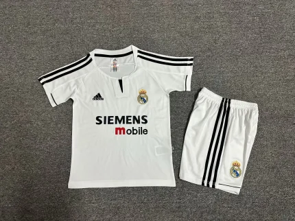 Kit de niño Real Madrid retro 03/04 local