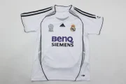 Kit de niño Real Madrid retro 06/07 local - Imagen 11