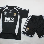 Kit de niño Real Madrid retro 06/07 visitante