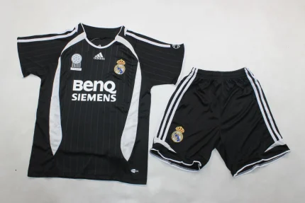 Kit de niño Real Madrid retro 06/07 visitante