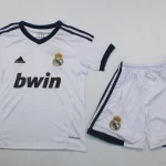 Kit de niño Real Madrid retro 12/13 local