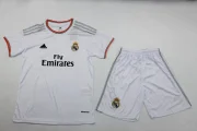 Kit de niño Real Madrid retro 13/14 local