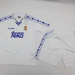Kit de niño Real Madrid retro 96/97 local