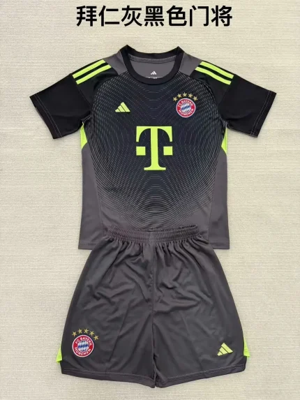 Kit de niño Bayern Münich portero color gris 25/26