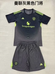 Kit de niño Manchester United portero color negro 25/26