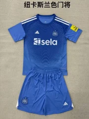 Kit de niño Newcastle United portero color azul 25/26