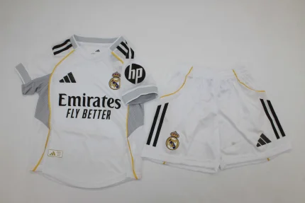 Kit de niño Real Madrid local 25/26 versión jugador