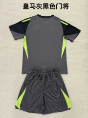 Kit de niño Real Madrid portero color gris 25/26 - Imagen 2