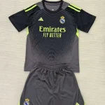 Kit de niño Real Madrid portero color gris 25/26