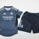 Kit de niño Real Madrid visitante versión jugador 25/26