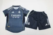 Kit de niño Real Madrid visitante versión jugador 25/26