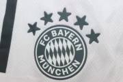Kit de niño Bayern Münich visitante versión jugador 25/26 - Imagen 8