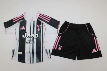Kit de niño Juventus local versión jugador 25/26