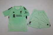 Kit de niño Liverpool portero color verde 25/26