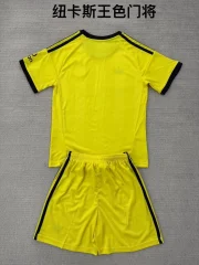 Kit de niño Newcastle United portero color amarillo 25/26 - Imagen 2
