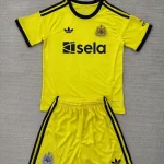 Kit de niño Newcastle United portero color amarillo 25/26