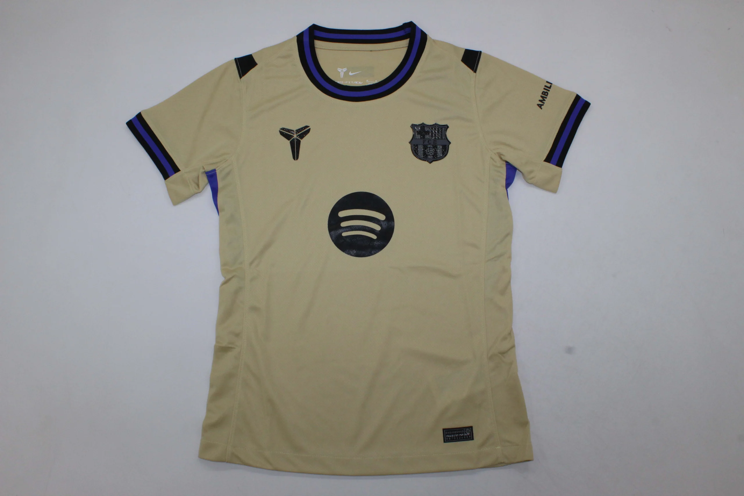 Clubes26-Barcelona-visitante-femenina-portada Barcelona visitante 25/26 versión femenina - Imagen 1