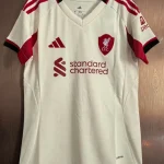 Liverpool visitante 25/26 versión femenina