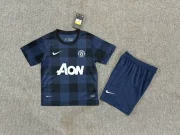 Kit de niño Manchester United retro 13/14